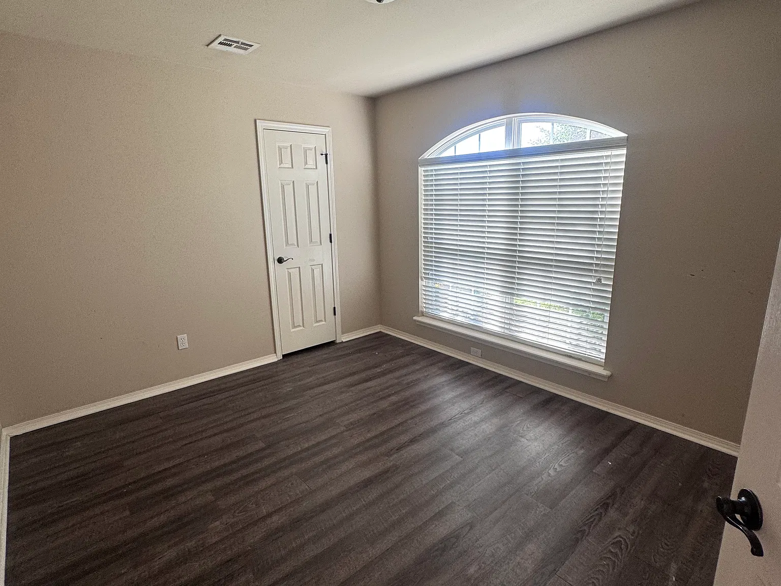3 bed, 1494 sqft, $1,550 — Photo 2