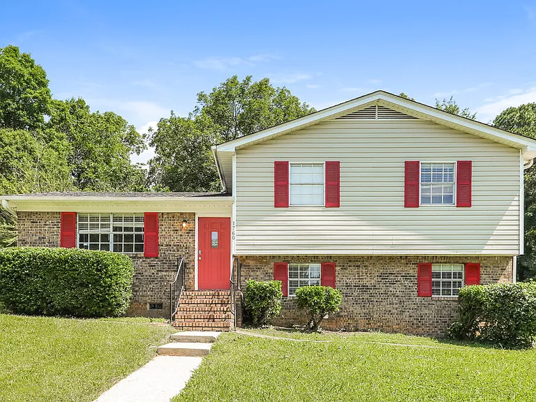 1760 Sonia Dr — Photo 1