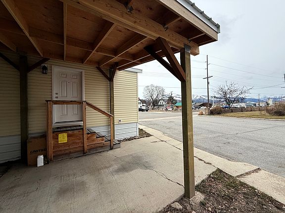 5th image of 211 E Desmet St