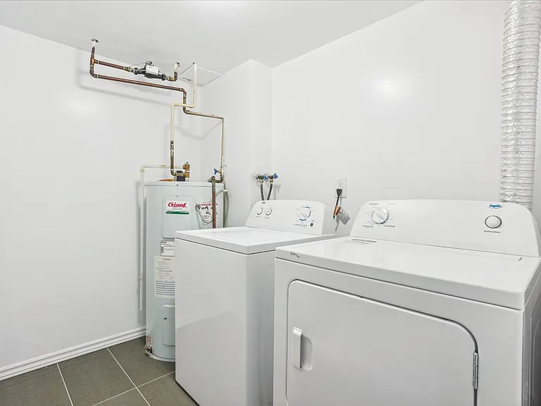 1865 Glenanna Rd — Photo 14