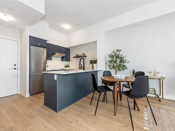 600 N Service Rd #606, Hamilton, ON L8E 0L2