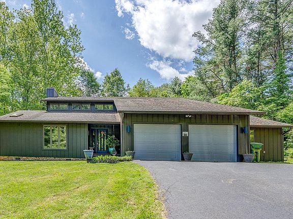 5th image of 380 Riverbend Dr