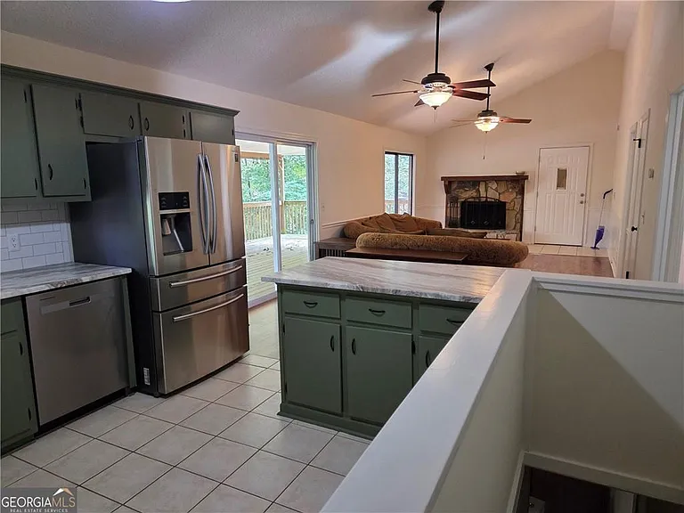 984 Overlook Dr — Photo 9