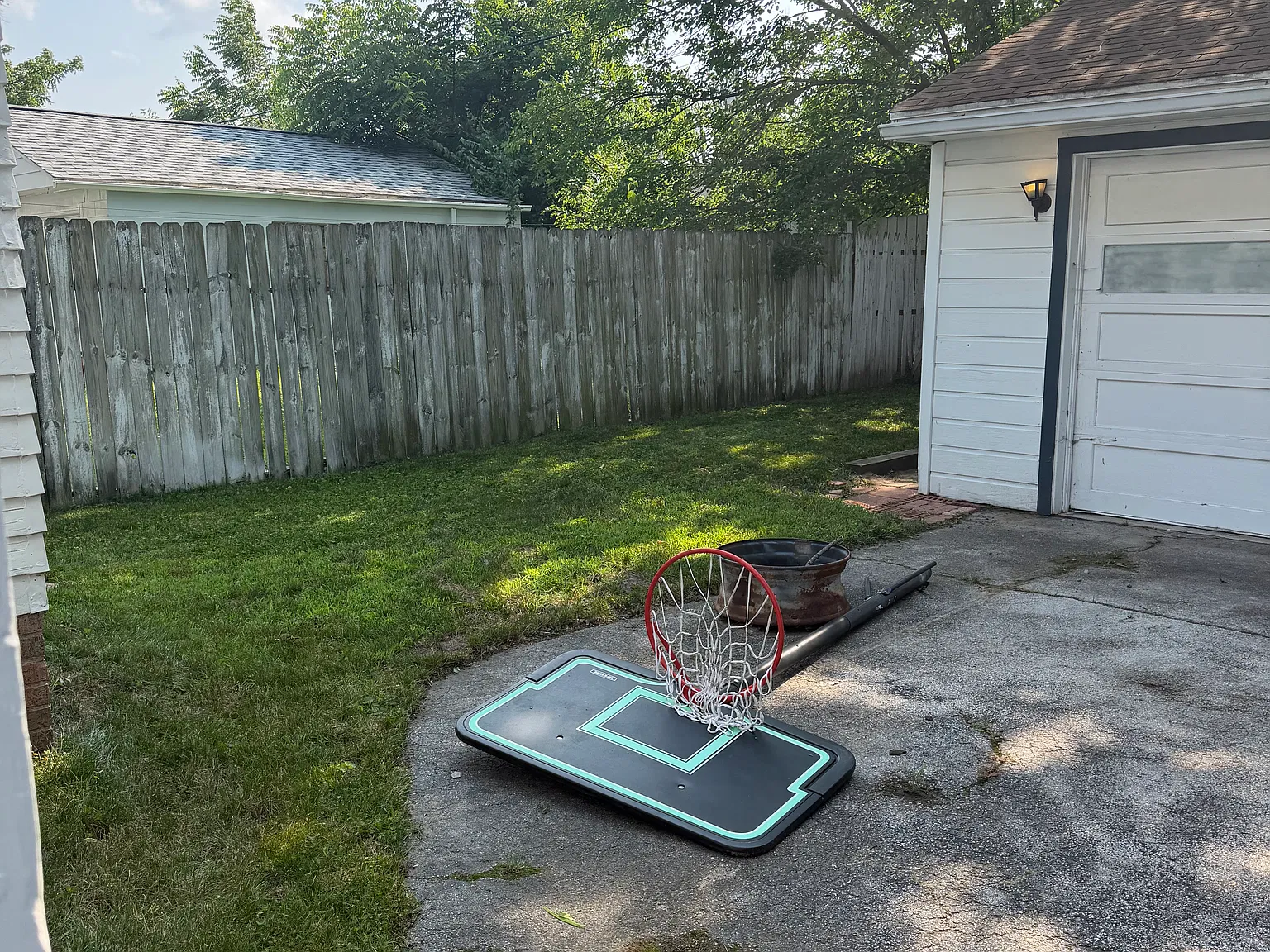 4 bed, 1257 sqft, $1,350 — Photo 2