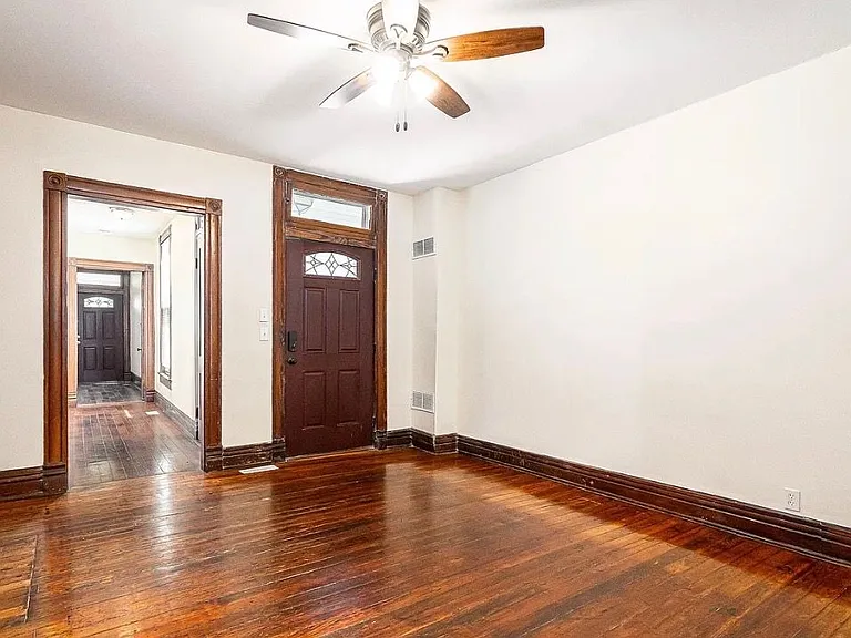992 Goss Ave — Photo 5