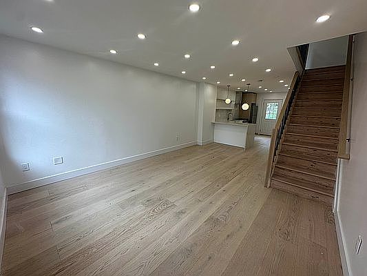 1st image of 237A Hart St #1