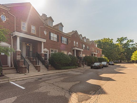 3rd image of 16942 Farmington Rd #24