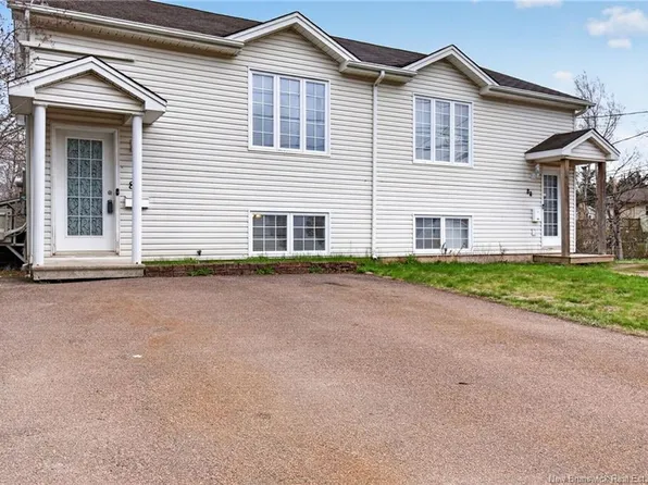86 Lorette St, Dieppe, NB E1A 2E9