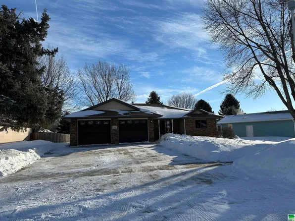 518 Sterling St, Vermillion, SD 57069