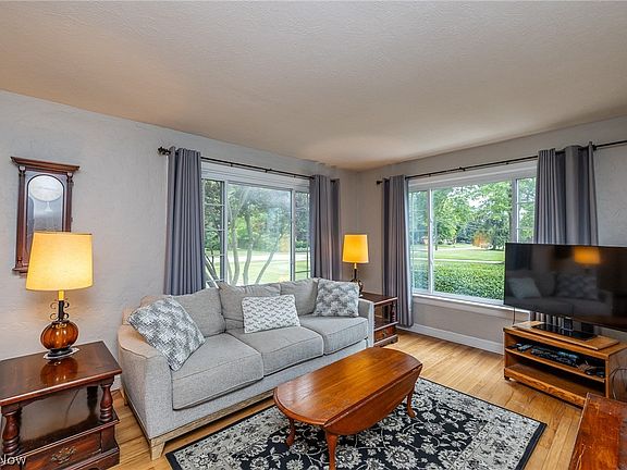 5th image of 1455 Canterbury Rd