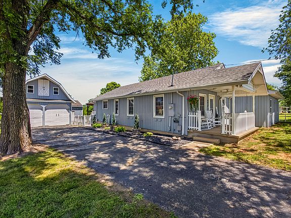 3rd image of 441 W Farm Road 96