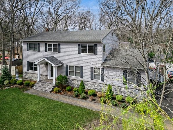 5 Gerta Court, Selden, NY 11784