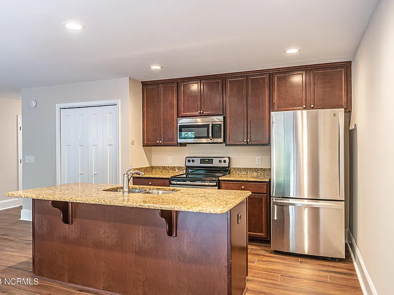 545 N Saylor St — Photo 8