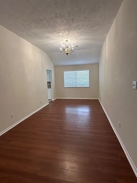 3 bed, 2.0 bath, 1904 sqft, $1,900 — Photo 4