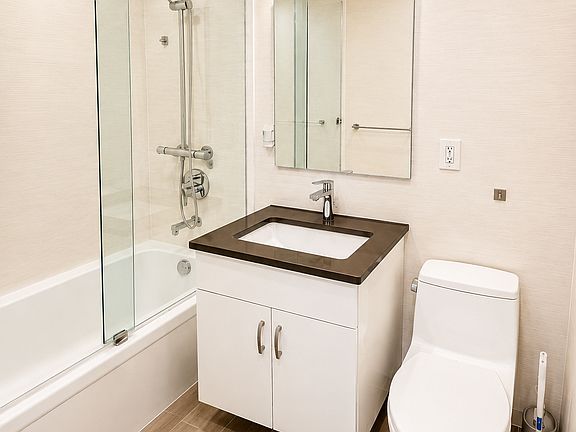 4th image of 225 E 36th St APT 16E