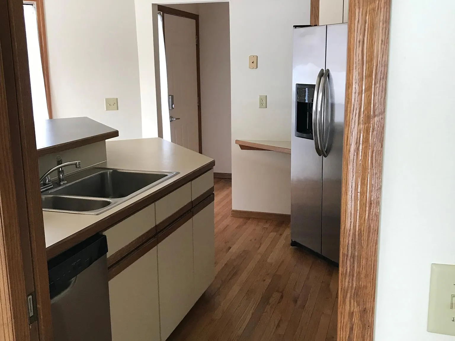 4355 Shoreline Dr — Photo 3