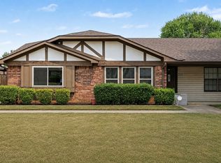 2926 Hilltop Dr, Euless, TX 76039