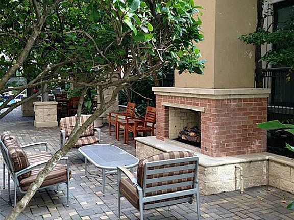 3rd image of 1901 Post Oak Blvd APT 2406