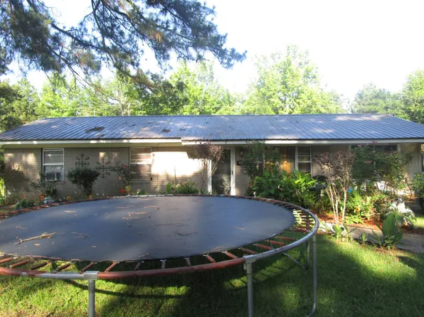 402 S Rebecca St, Waldo, AR 71770