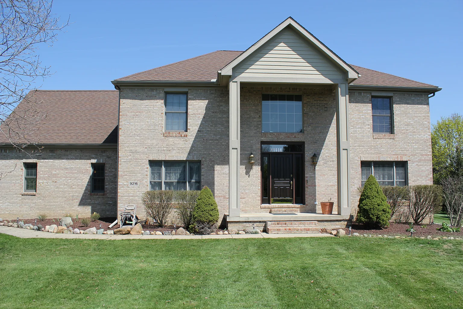 9216 Yorkshire Dr photo 1