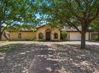 1911 Northcliff Dr, Euless, TX 76040