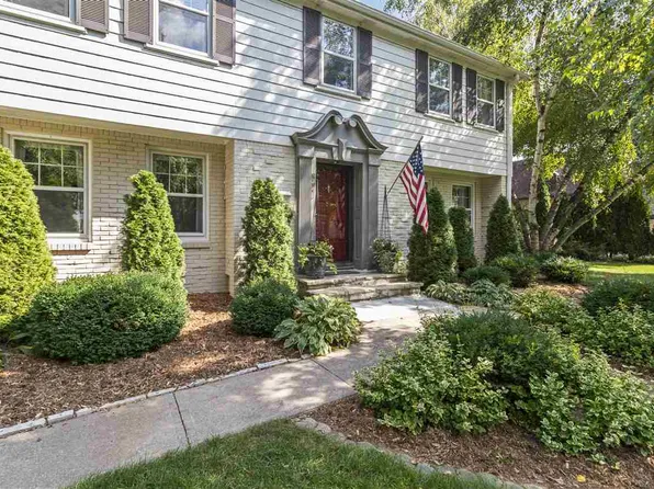 321 11th St, Neenah, WI 54956