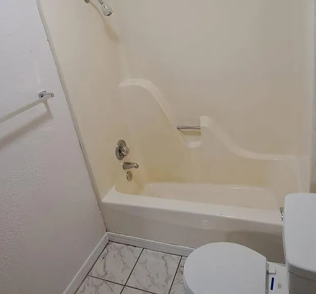 West Towne Apartments — Photo 11