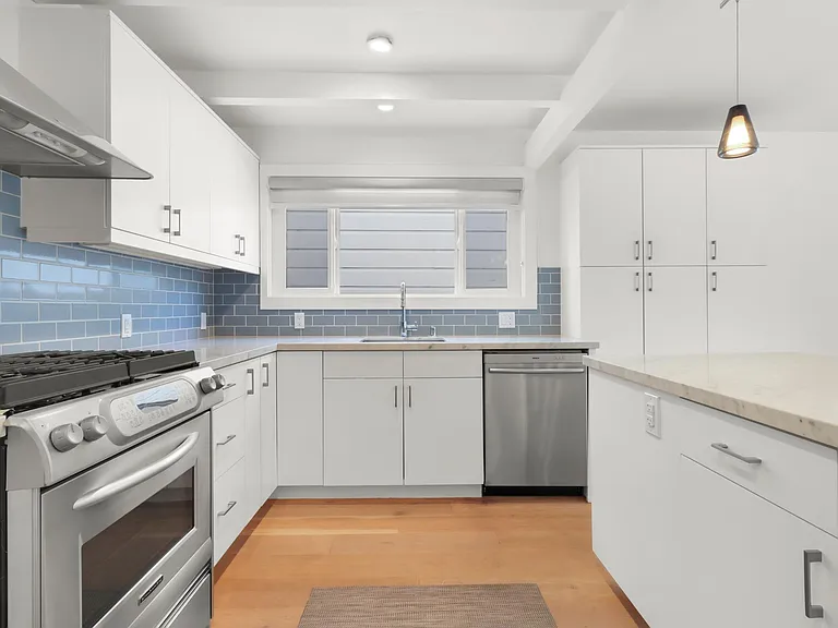 1541 Filbert St #3 — Photo 8