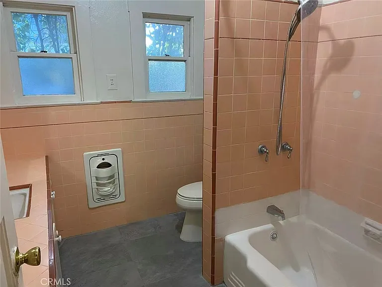 1120 W Commonwealth Ave — Photo 5