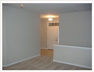 4th image of 8 Taylor Dr