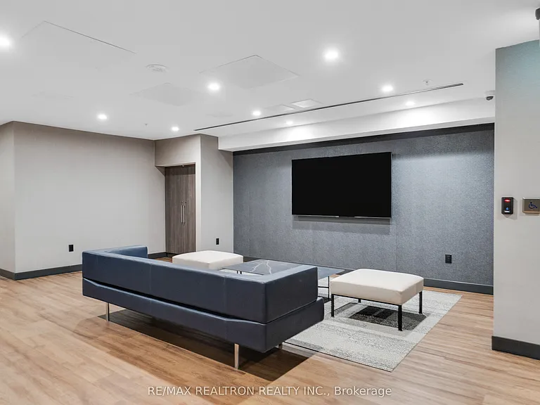 2525 Bathurst St #310 — Photo 29