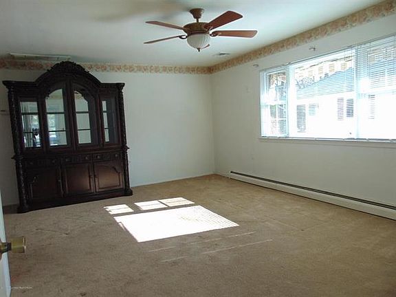 4th image of 2085 Mount Hope Ln