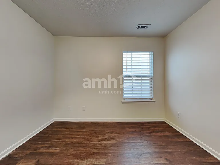 1070 Halifax Ln — Photo 20
