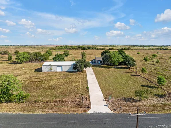 2413 CR 408, El Campo, TX 77437