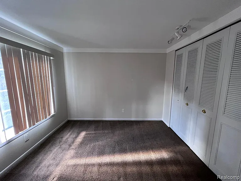 448 Fox Hills Dr S #8 — Photo 9