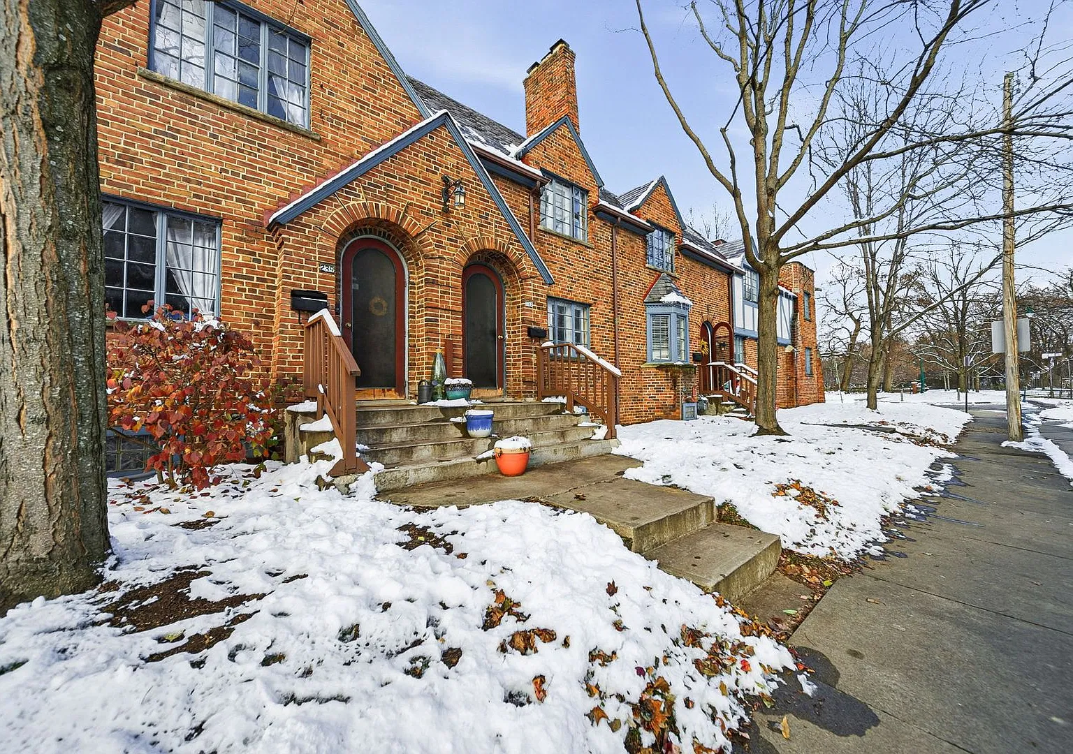 2 Bedroom, 2 Bath Townhome located directly across from Franklin Park Conservatory — Photo 2
