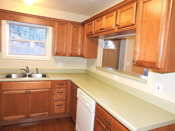 3rd image of 285 Squirrel Hollow Dr