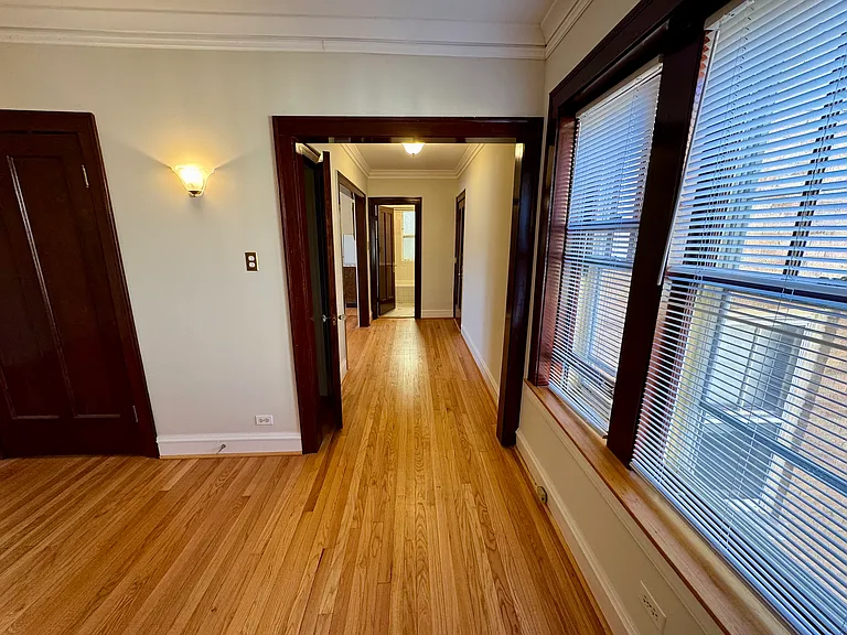 2223 W Argyle St #2 — Photo 4