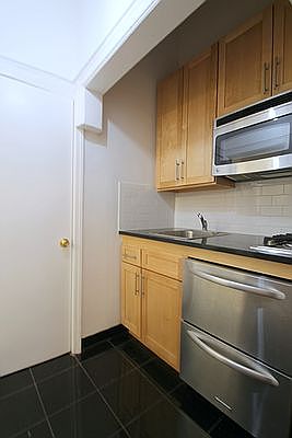 4th image of 50 E 66th St APT 2B