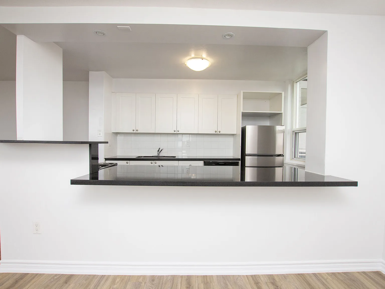 Dufresne Court Apartments — Photo 4