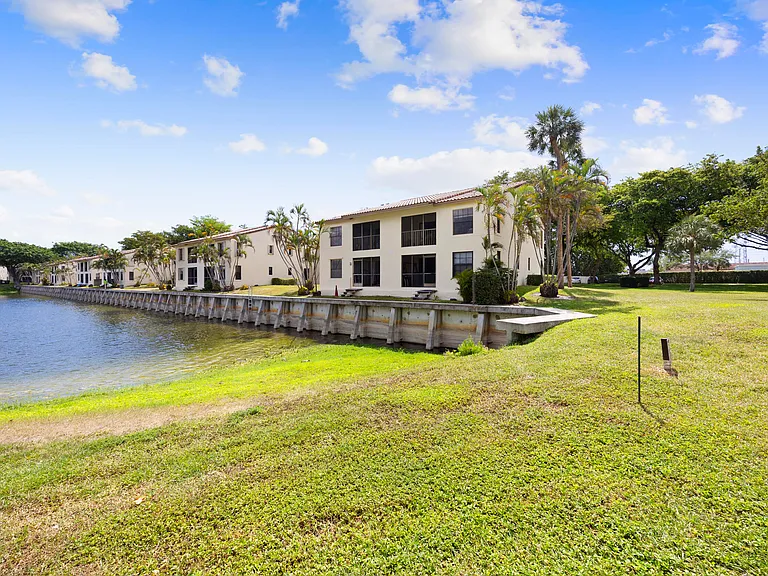 2600 Greenwood Ter #G201 — Photo 27