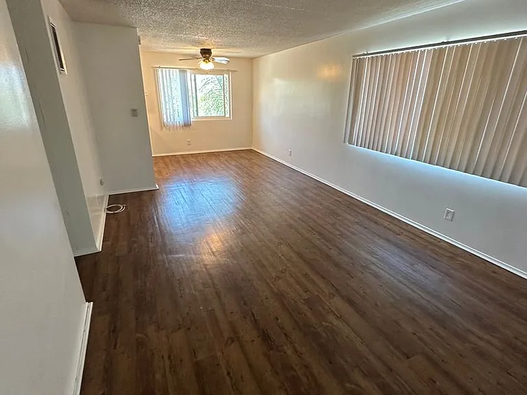 700 E Holly Ave — Photo 11