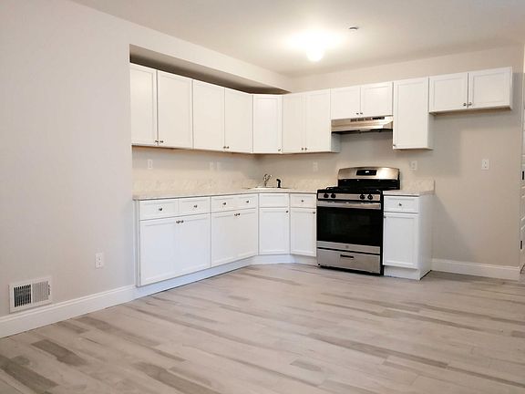 4th image of 23 Herbert St #Basement