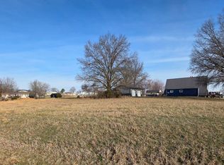 531 Country Club Square Dr, Gallatin, MO 64640