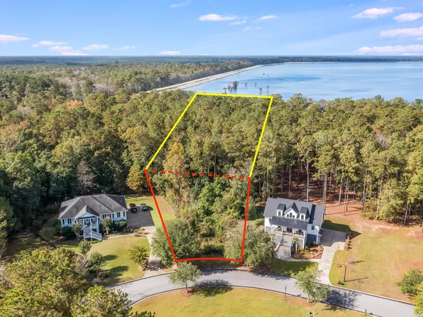 103 Waters Edge Ln, Moncks Corner, SC 29461