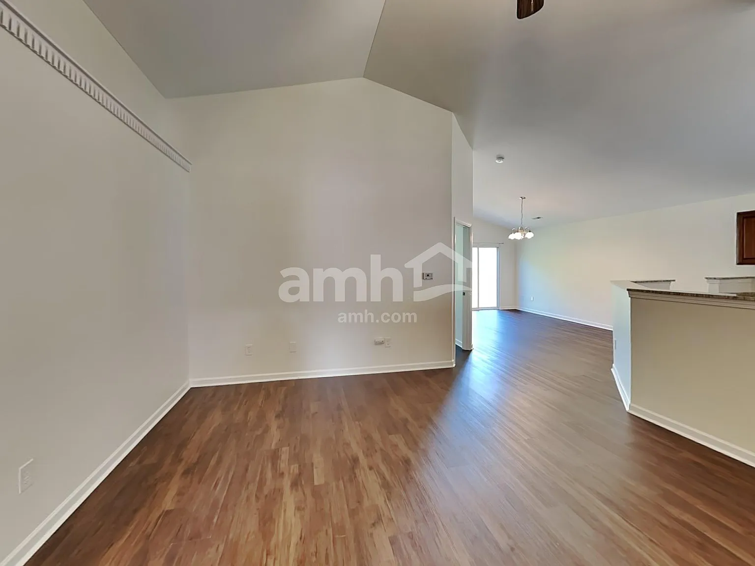 3 bed, 2.0 bath, 1584 sqft, $2,250 — Photo 4