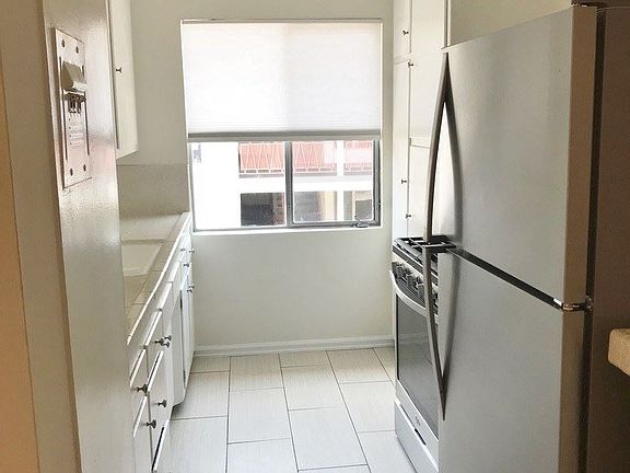 5th image of 7609 Romaine St #6246737