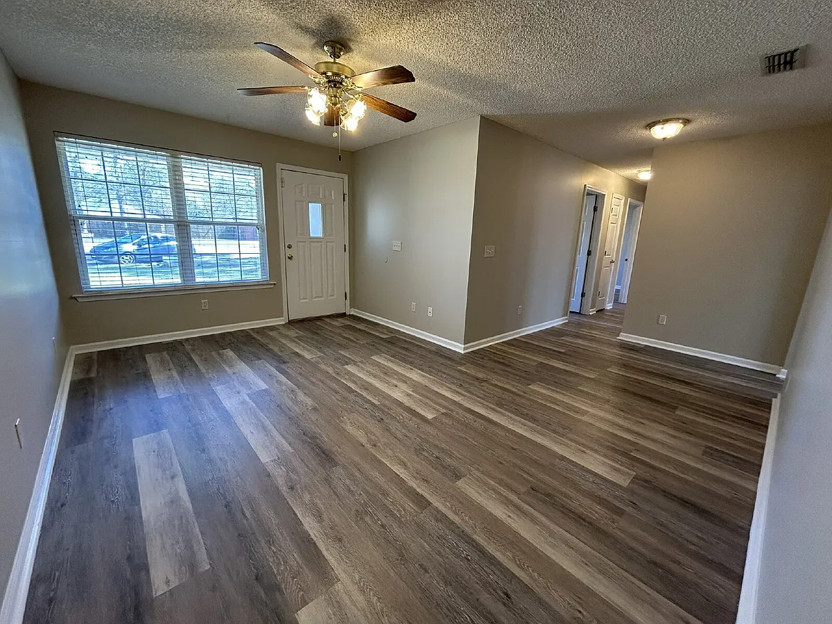 Building Photo - 307 N Belmont Ct
