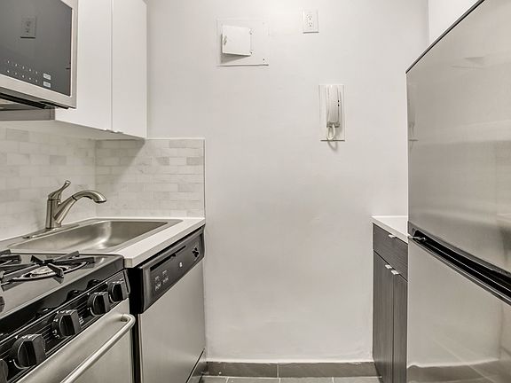 4th image of 120 E 34th St APT 16M