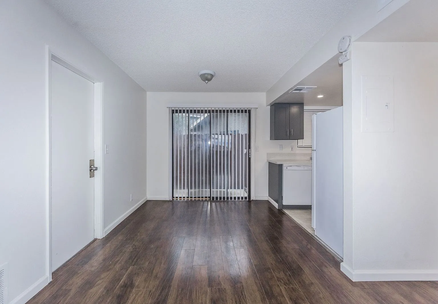 2 bed, 1.0 bath, $1,200 — Photo 3